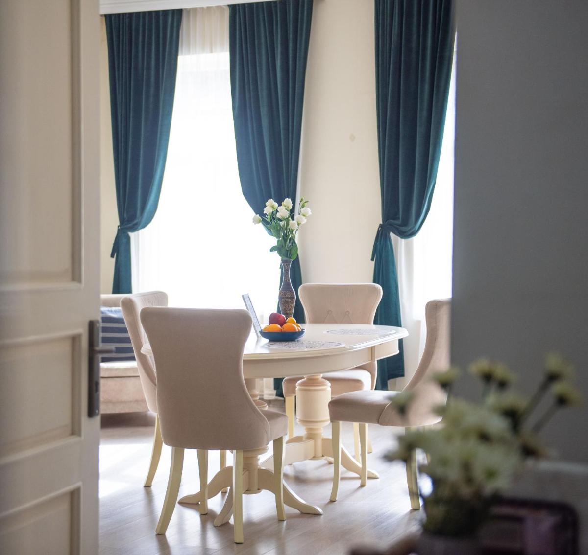 Old Town-Booking Apartment - Housity