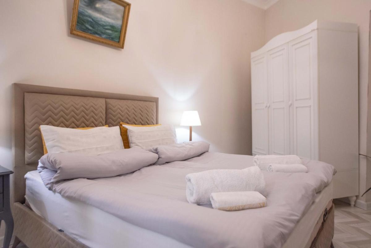 Old Town-Booking Apartment - Housity
