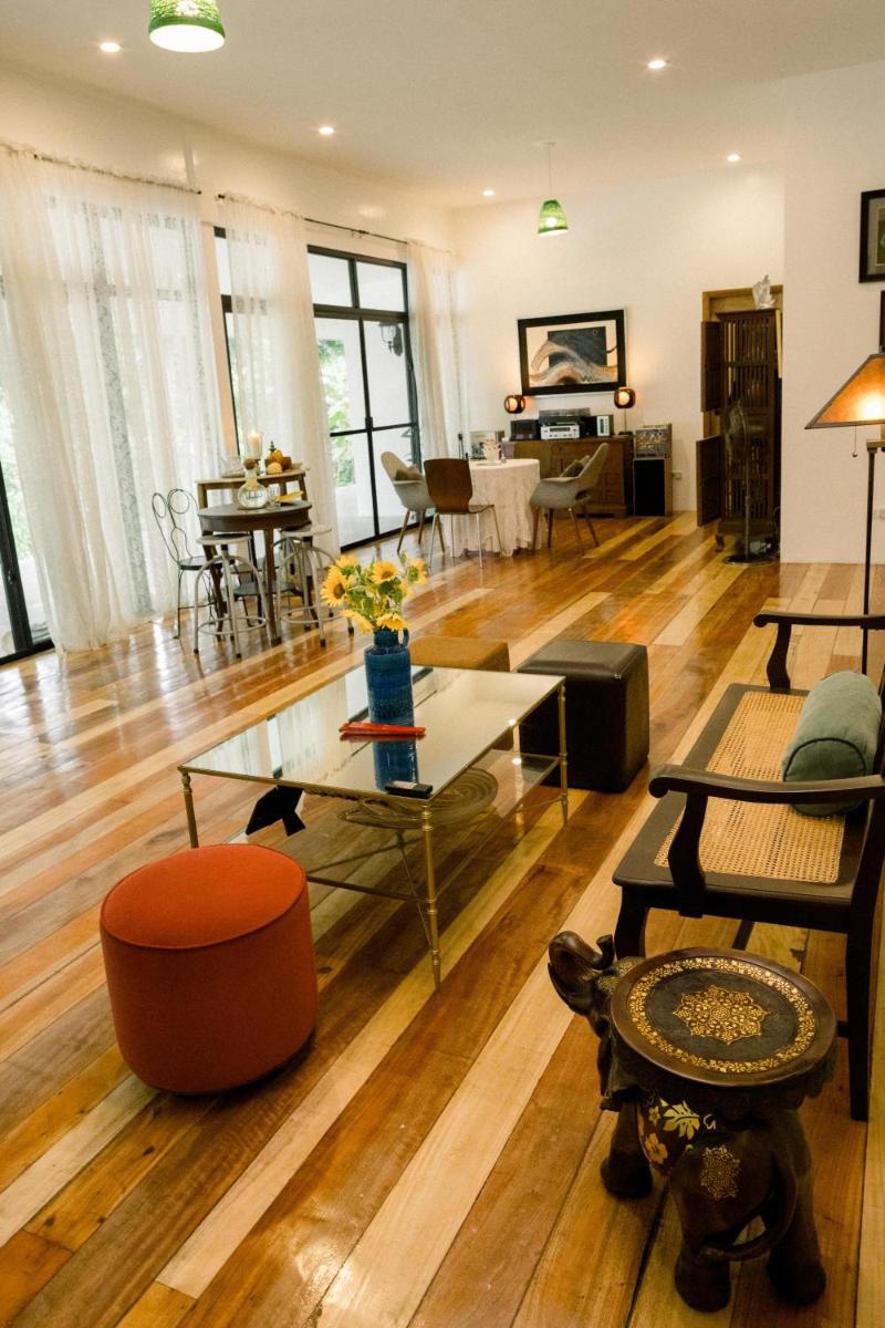 Balai Benedicere Bed & Breakfast - Housity