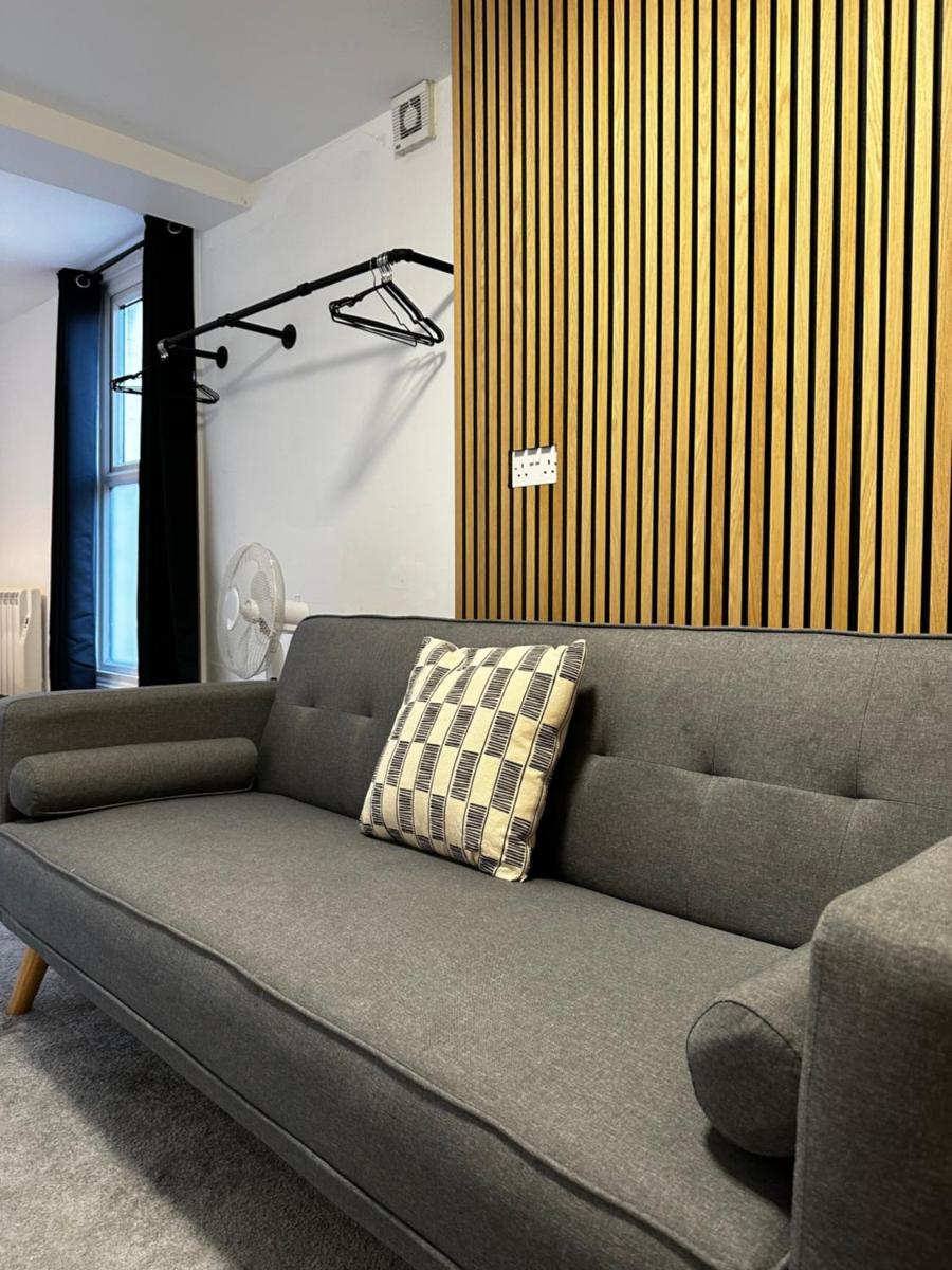 Entire Apartment boutique king size bed near Town Centre - Housity