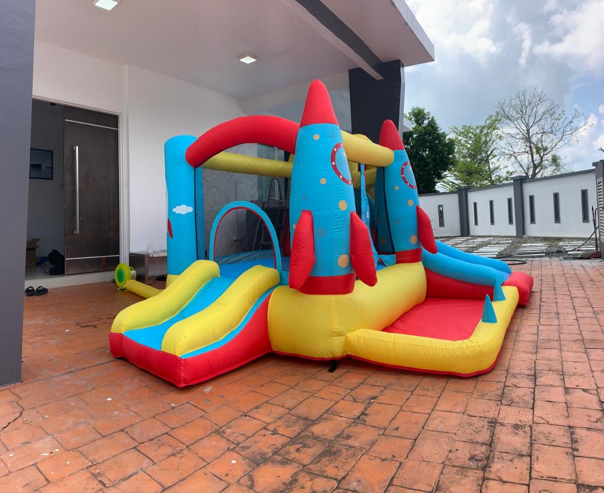 Hom Villa 5rm 12-22 pax Wifi Netflix BBQ SteamBoat Games Beach Water Park - Housity