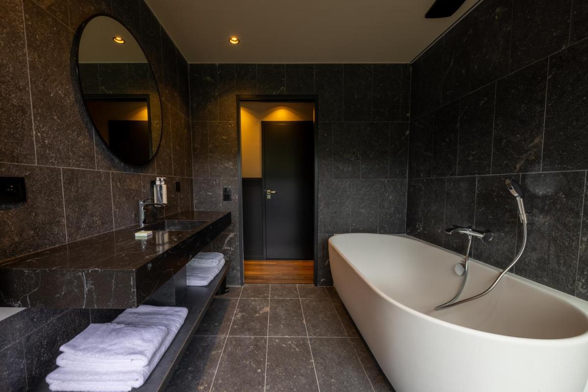 Salle de bains dans l'établissement Miura