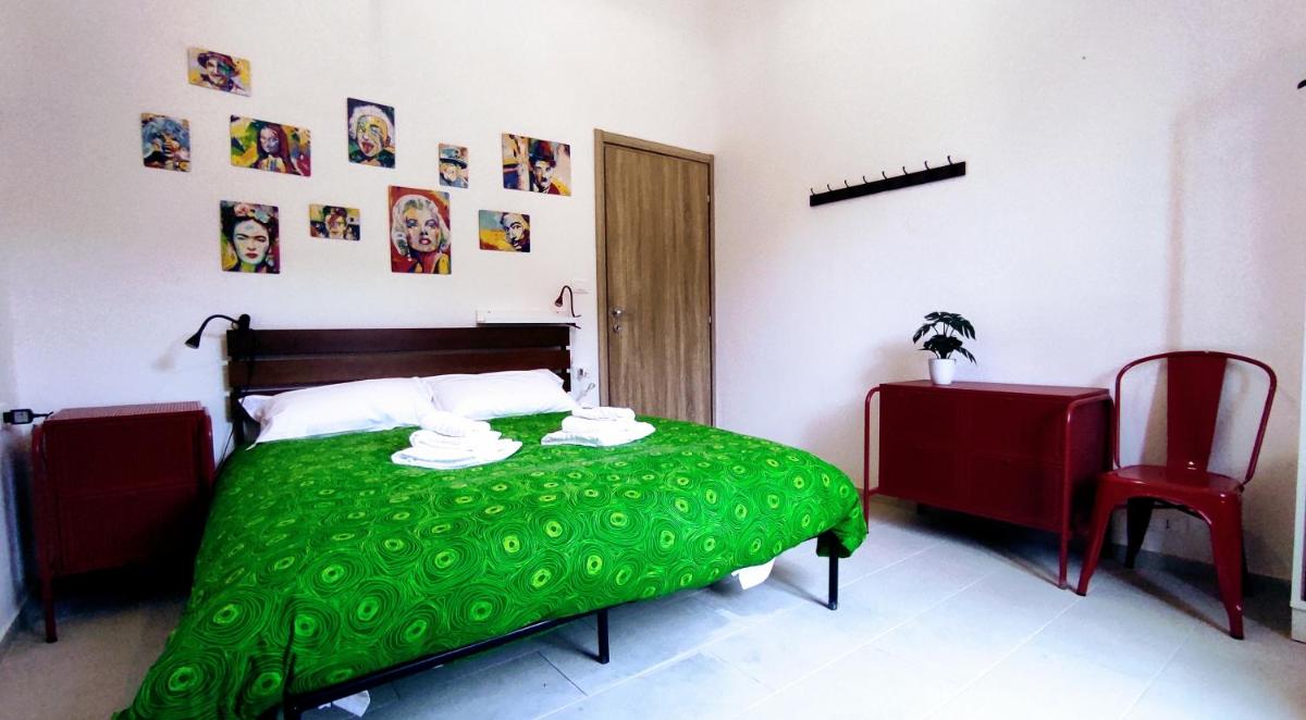 Bed on the Rocks - Housity