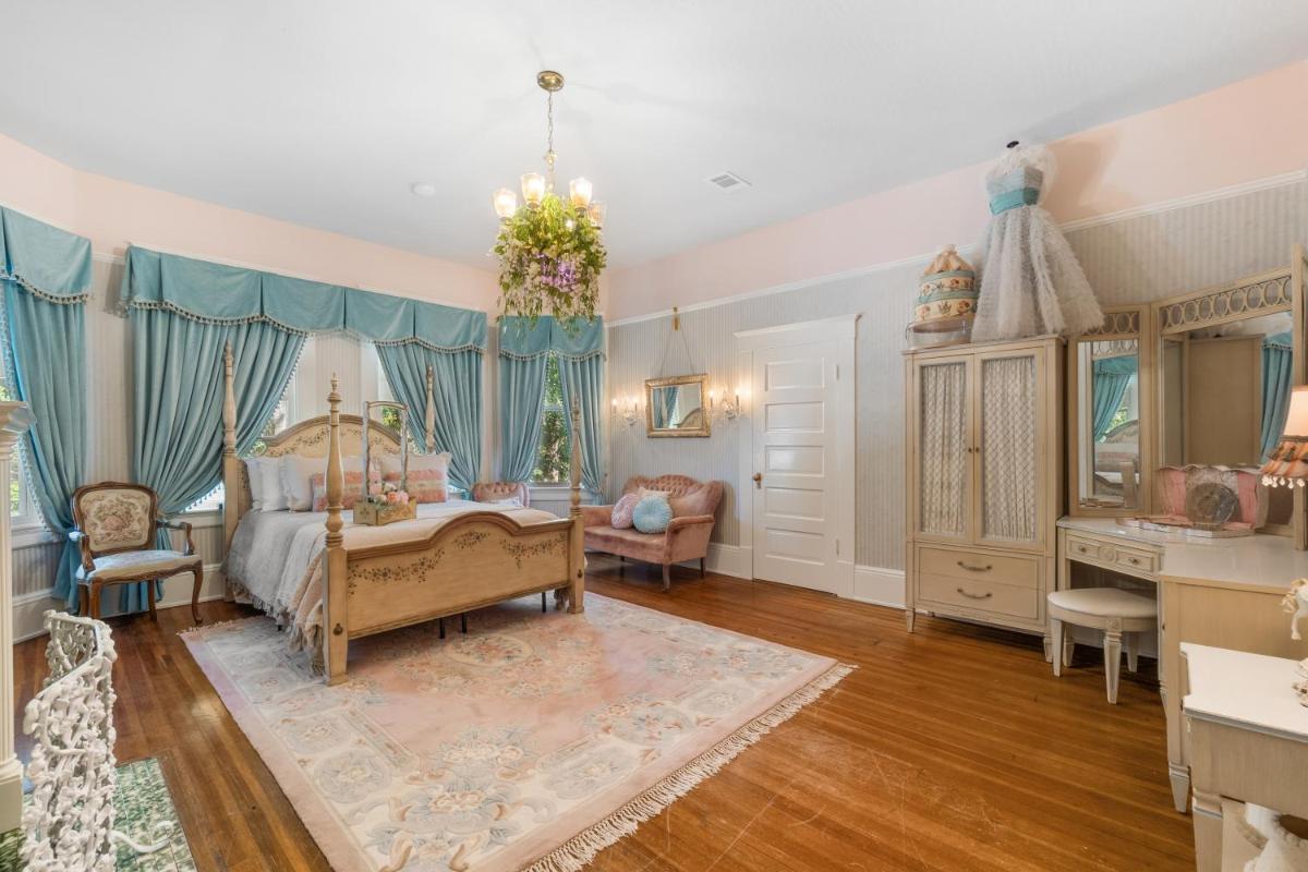 Ross Mansion Bed & Breakfast - Housity