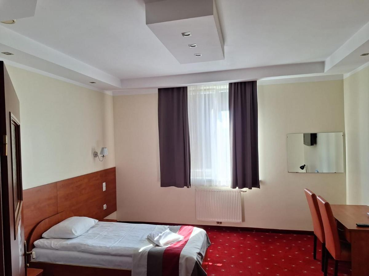Pensjonat Trzy Stawy - Housity