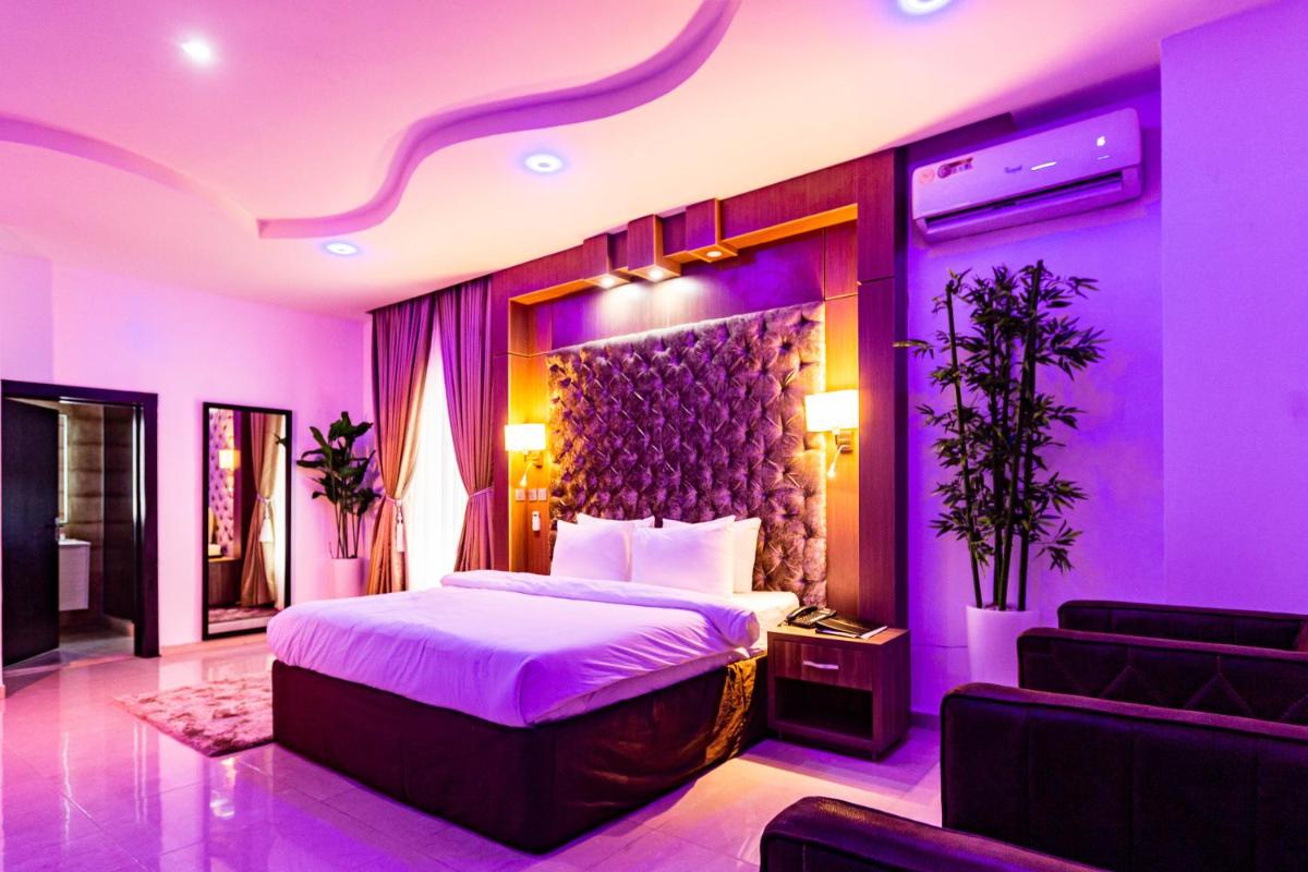 JJ Mas Hotel and Suites - Housity