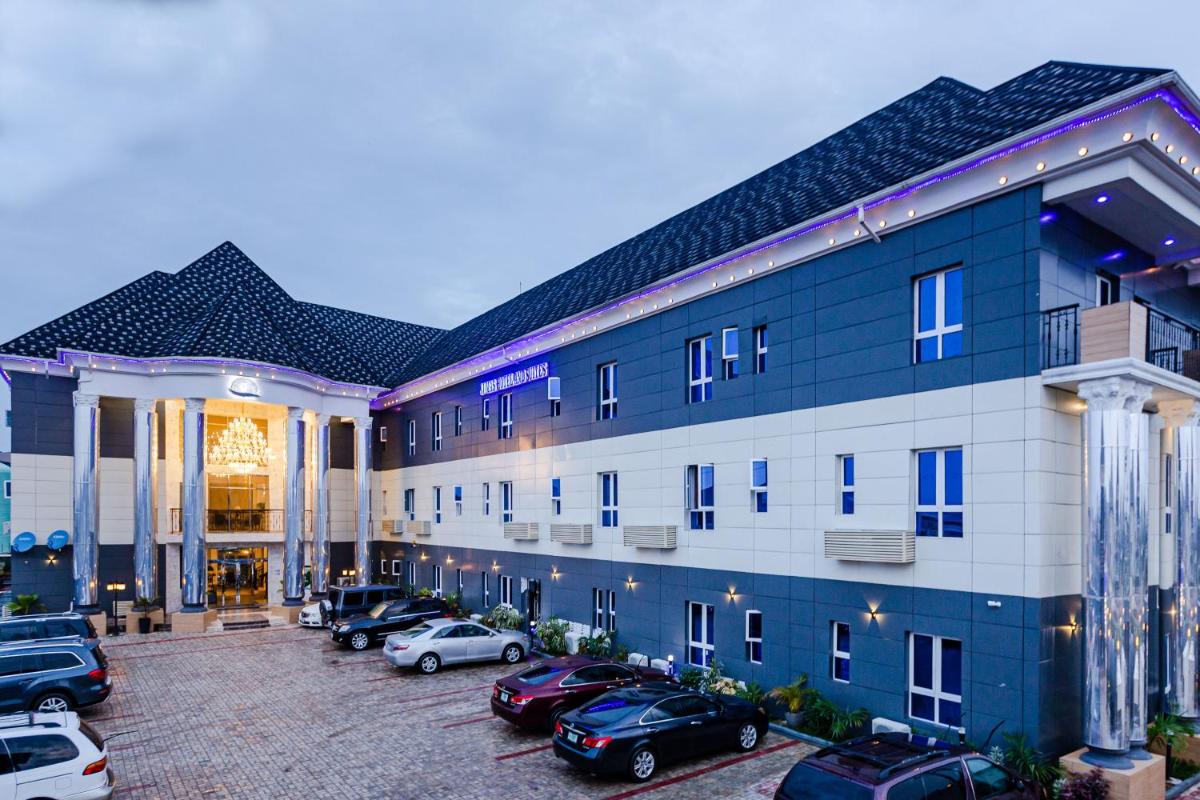 JJ Mas Hotel and Suites - Housity