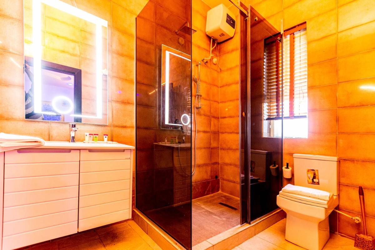 JJ Mas Hotel and Suites - Housity