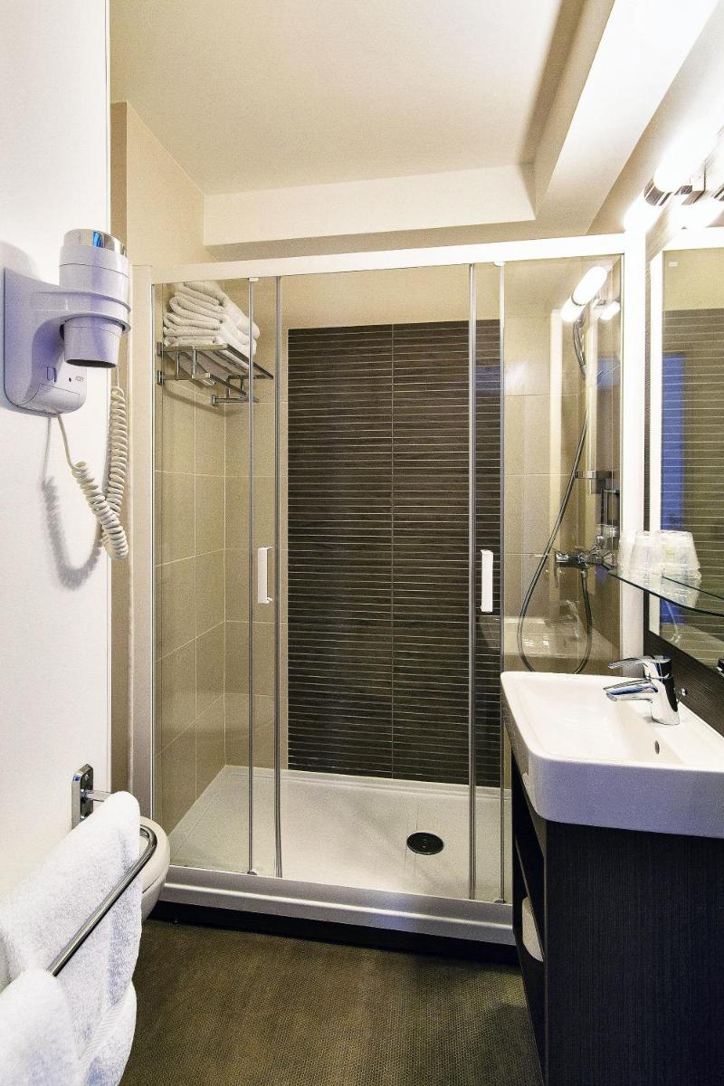 Salle de bains dans l'établissement Forme-hotel & Spa Montpellier Sud-Est - Parc Expositions - Arena