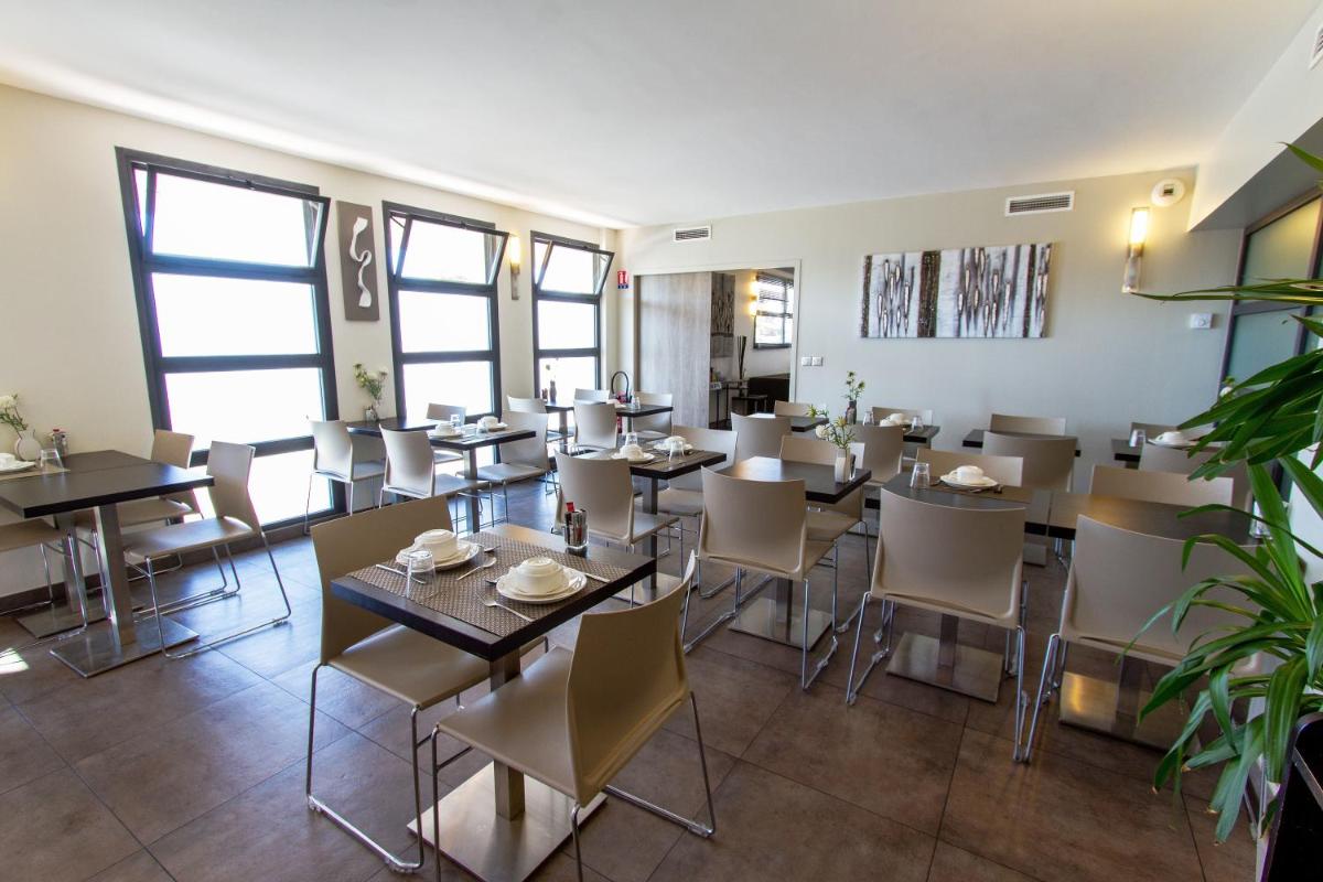 Coin salon dans l'établissement Forme-hotel & Spa Montpellier Sud-Est - Parc Expositions - Arena