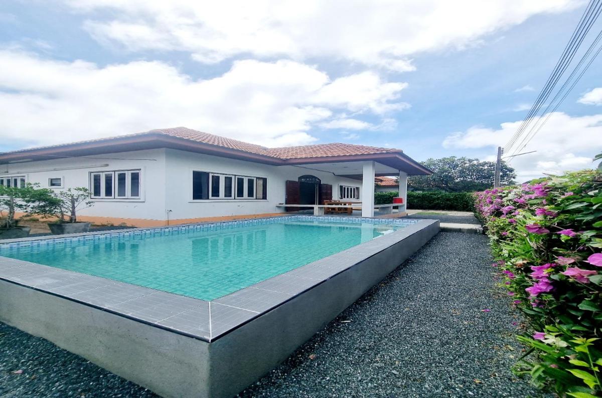 Mae Rampung Beach House Pool Villa - Housity