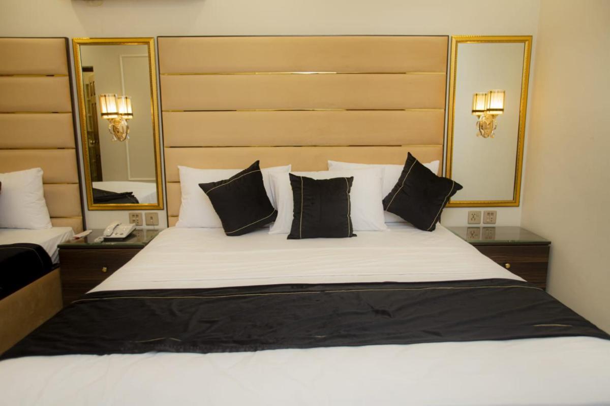 Hotel white season Gulberg - Housity