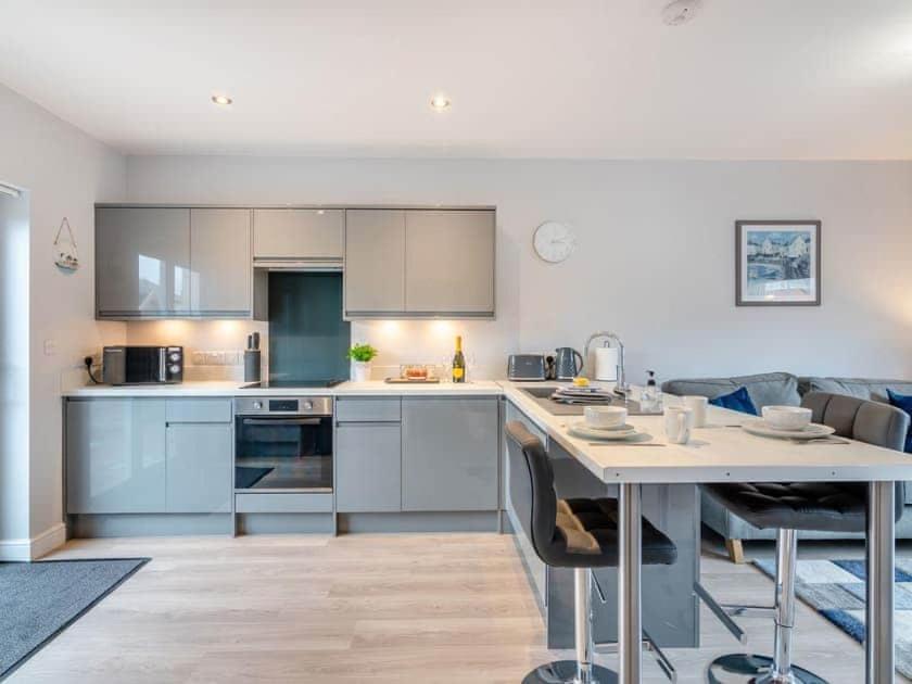 Madeline's View -a smart and modern 1 bed property with the bonus of a large driveway parking area - Housity