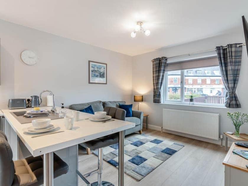 Madeline's View -a smart and modern 1 bed property with the bonus of a large driveway parking area - Housity