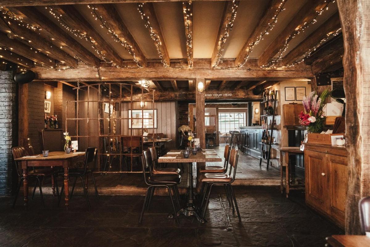 The Ship Inn - Housity