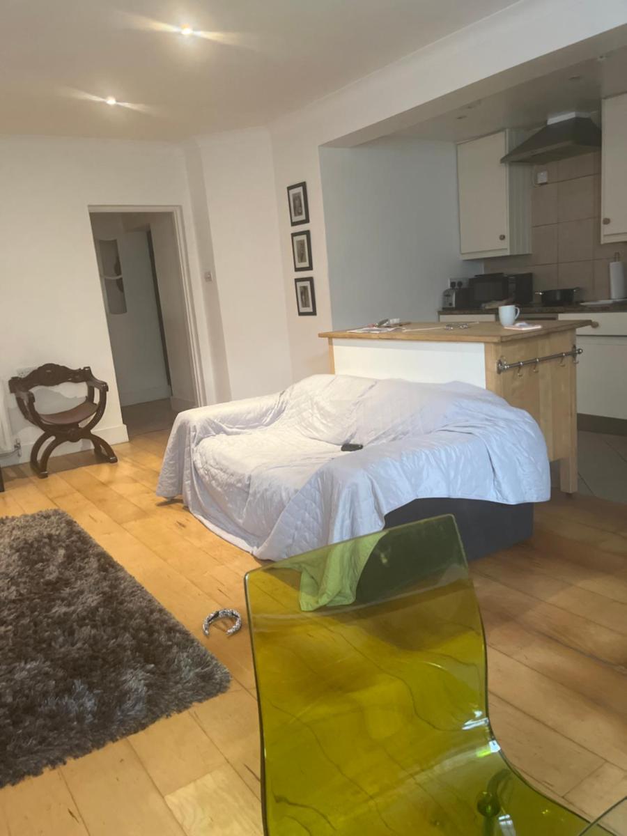 Basement Flat, 130 Gloucester terrace - Housity