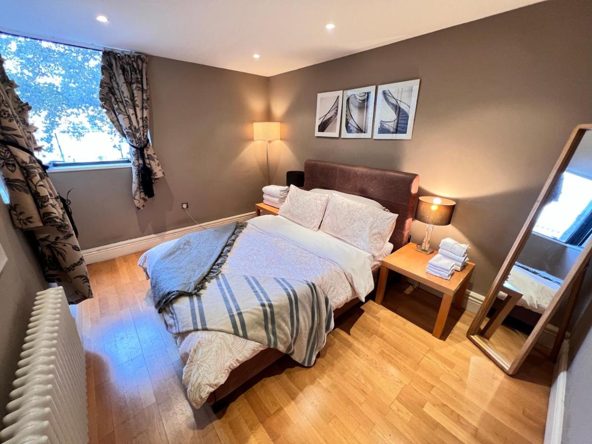 River Thames View Entire Apartment next to Tate Modern and St Paul Cathedral - Housity