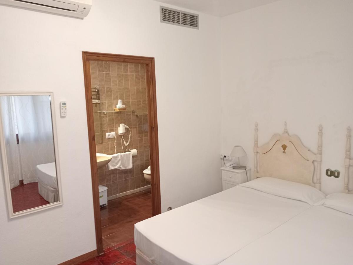 Cama o camas de una habitación en Hotel Rosa & Spa Begur