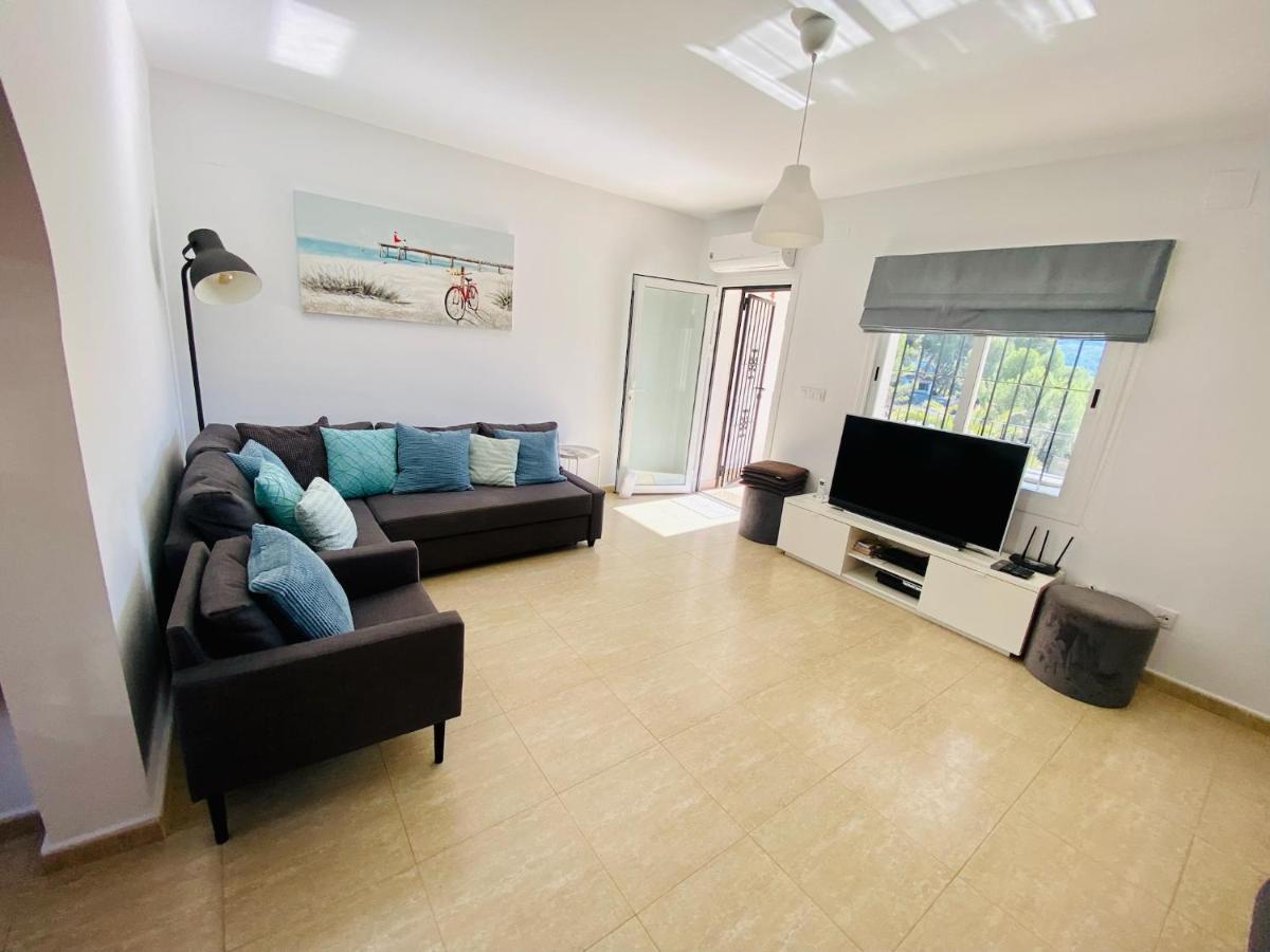 Stunning mountain views! Private Villa with fabulous communal pool! - Housity