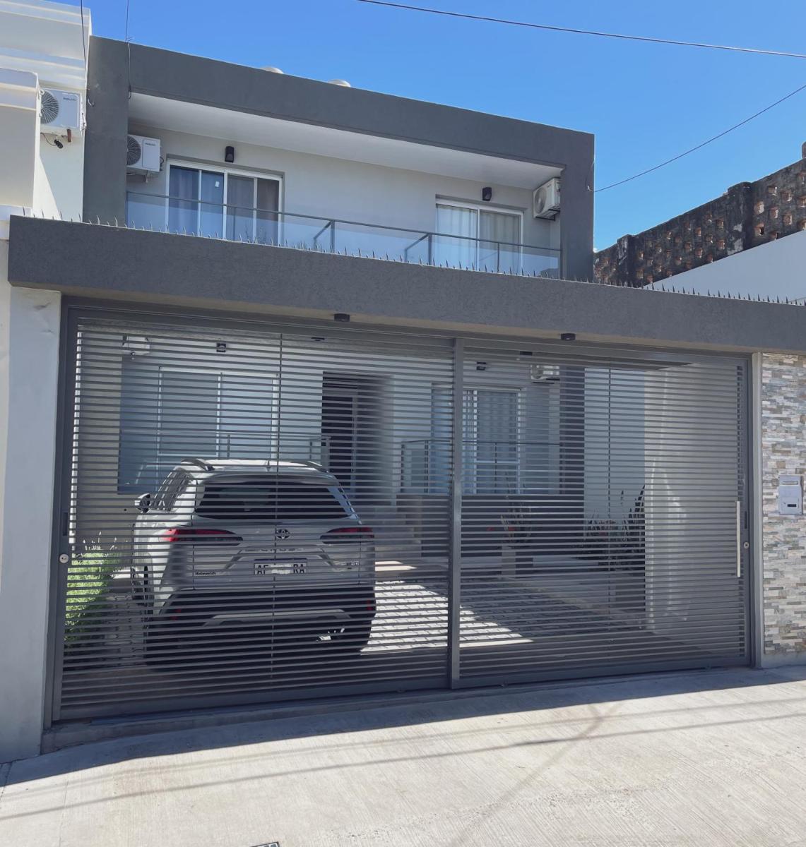 Departamentos Fleming, luminosos p hasta 4 personas - Housity