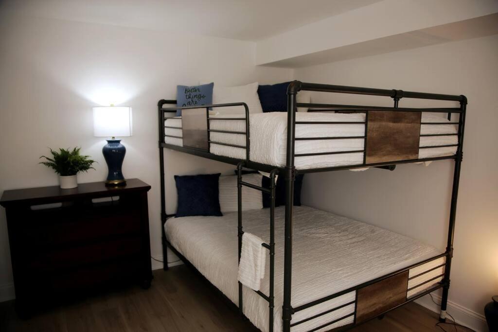 Modern Farmhouse - Housity