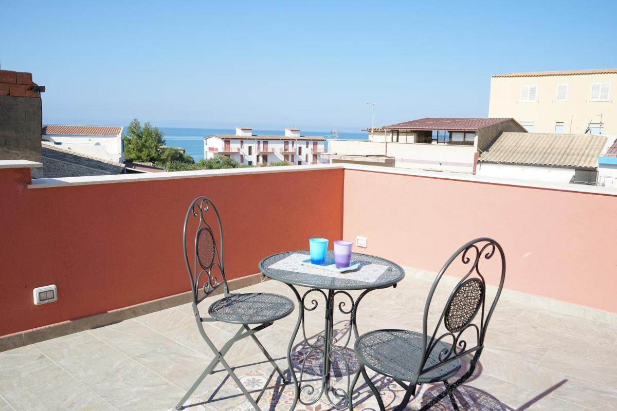 TorrediGaffe Home, una casa nella piazzetta del borgo a due passi dal mare - Housity