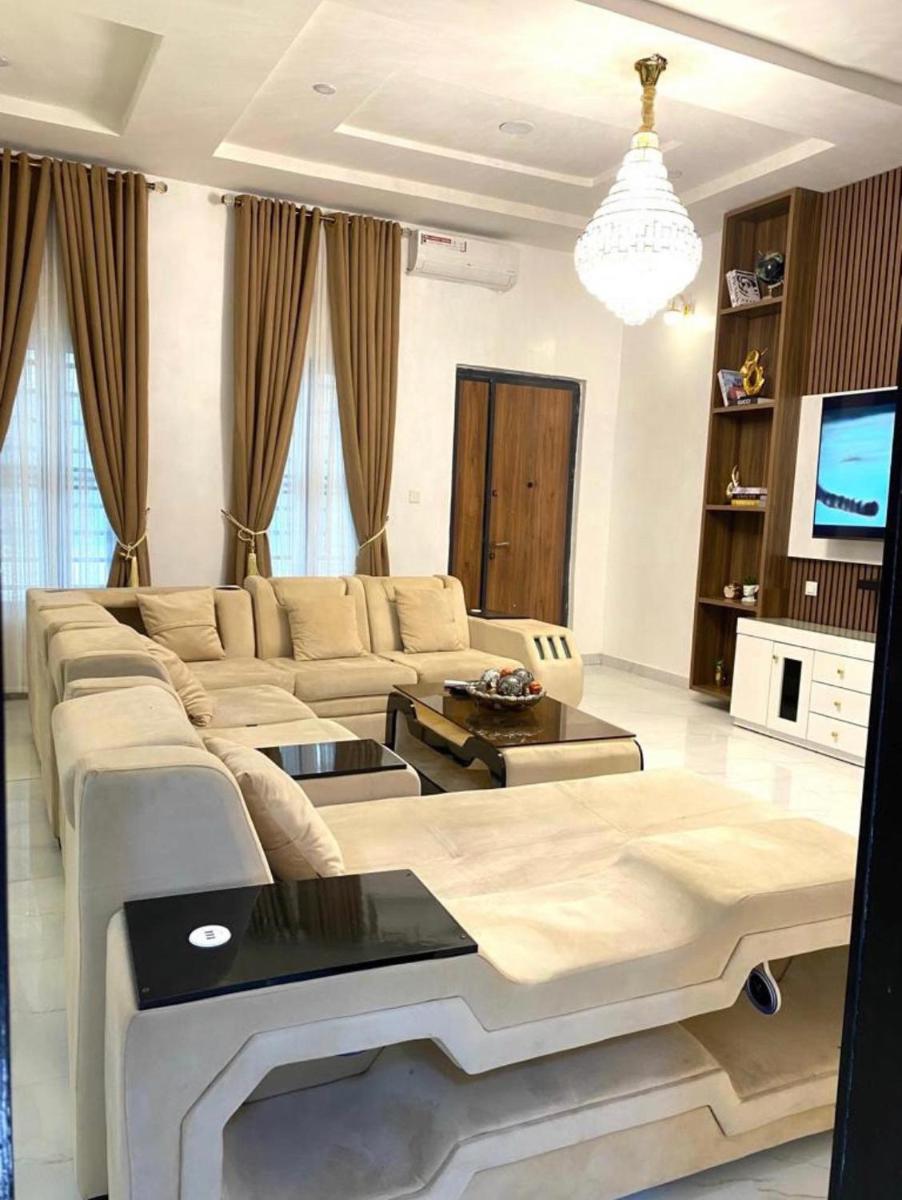 Suitetrails - Urban Retreat Luxury Shortlet Apartment Lekki Lagos