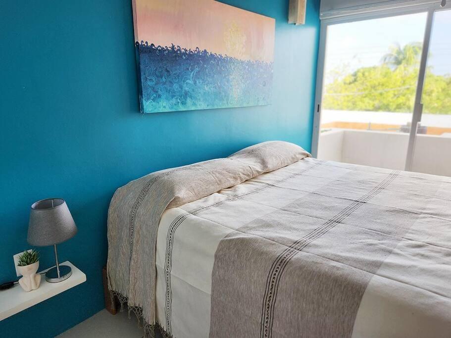 2BdR -Rocks at Mikasa- Near Beach, Pool, King Beds, AC, Fast Wifi - Housity