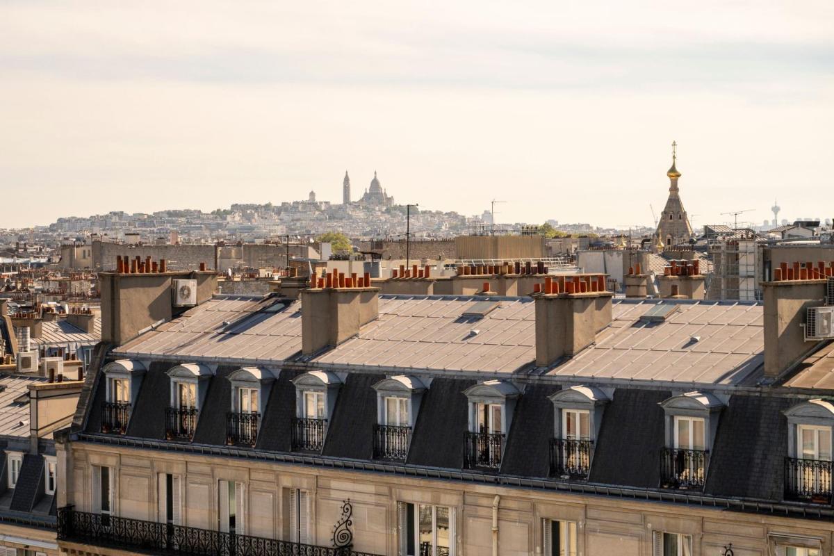 Vue générale sur Paris ou vue de la ville depuis l'hôtel