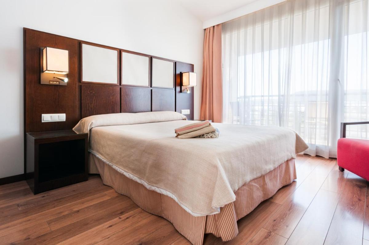 Cama o camas de una habitación en Hotel Isla de La Garena