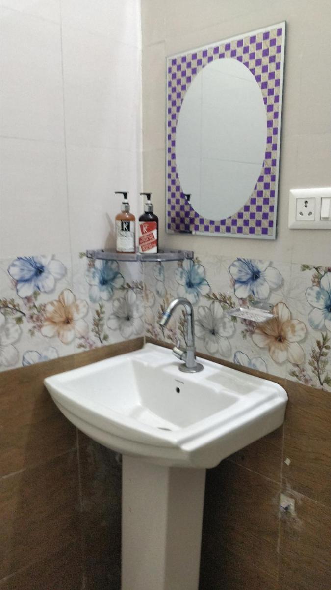 The Whyt Deluxe Homestay - Housity