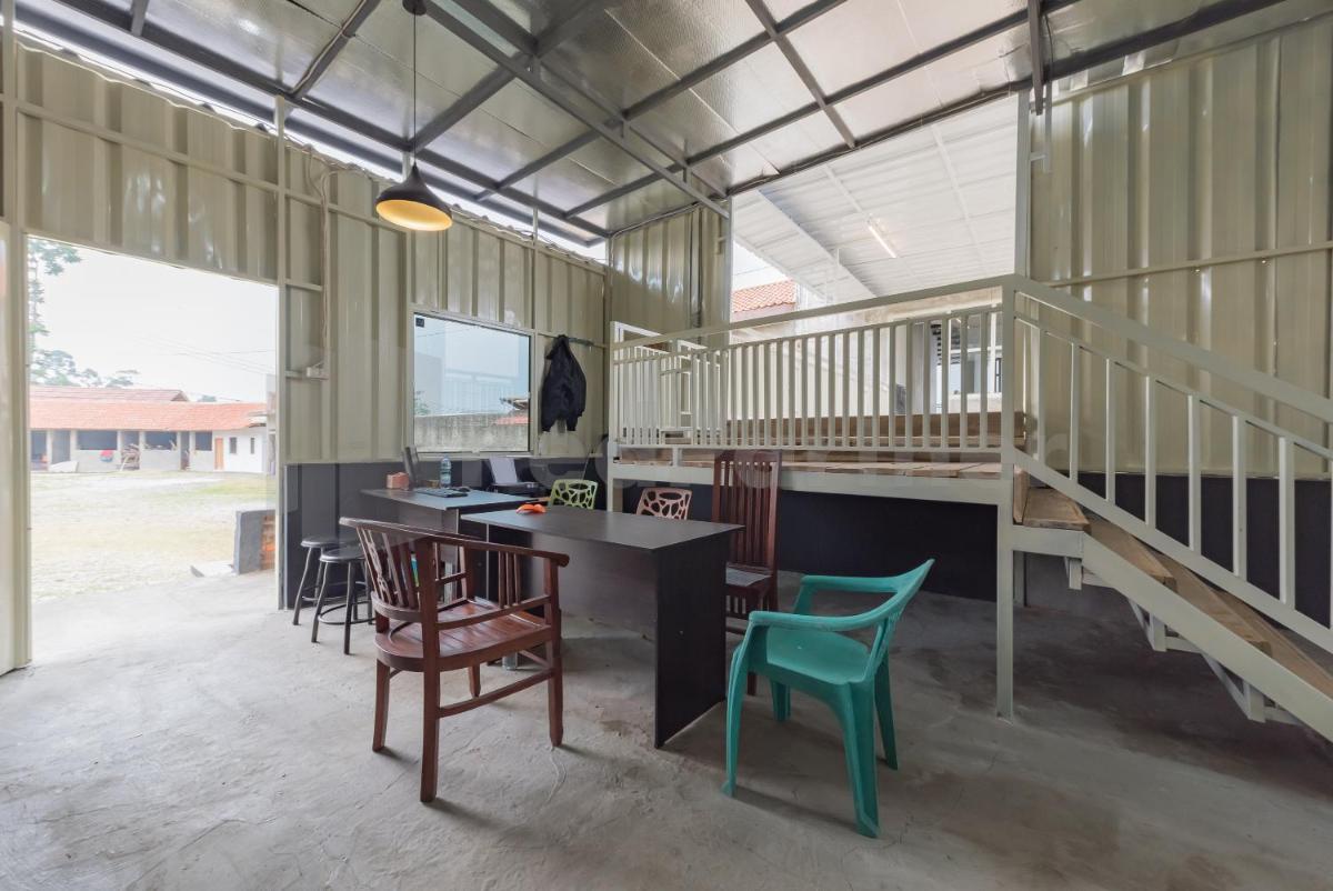 Arion 45 Losmen Cafe and Resto RedPartner - Housity