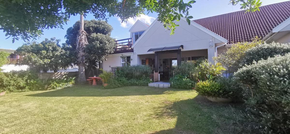 Suitetrails - The Coelacanth Guest House And Beach Thyme Self Catering