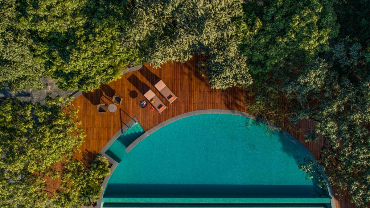 an overhead view of a swimming pool in a forest at Anand Kashi by the Ganges Rishikesh - IHCL Seleqtions in Rishīkesh