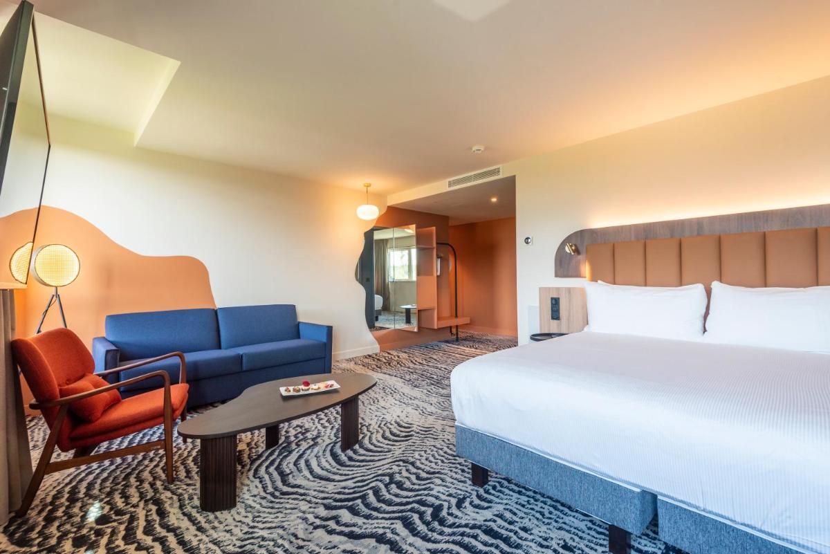 Un ou plusieurs lits dans un hébergement de l'établissement DoubleTree by Hilton Lyon Eurexpo & Spa