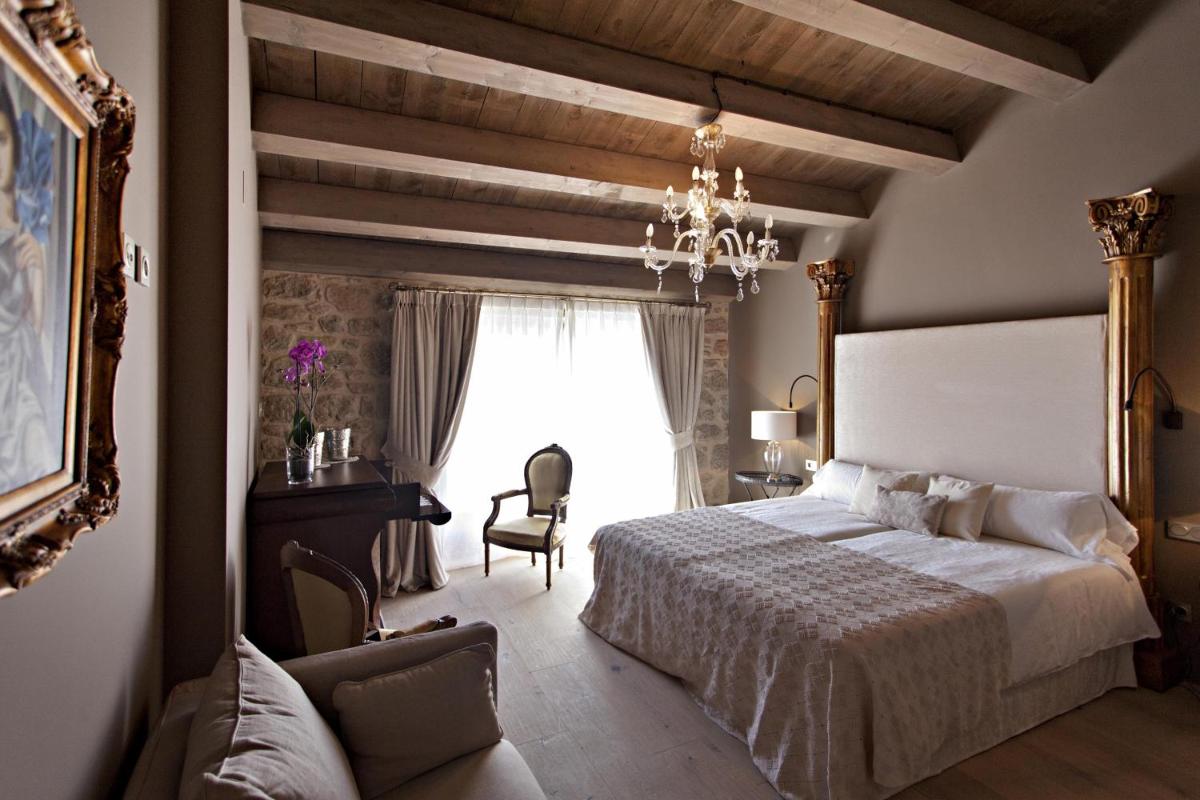 Cama o camas de una habitación en La Vella Farga Hotel