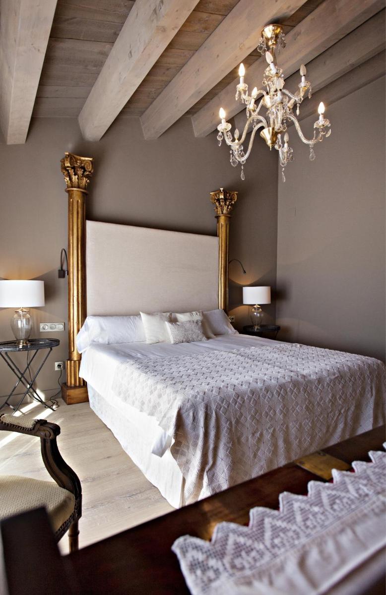 Cama o camas de una habitación en La Vella Farga Hotel