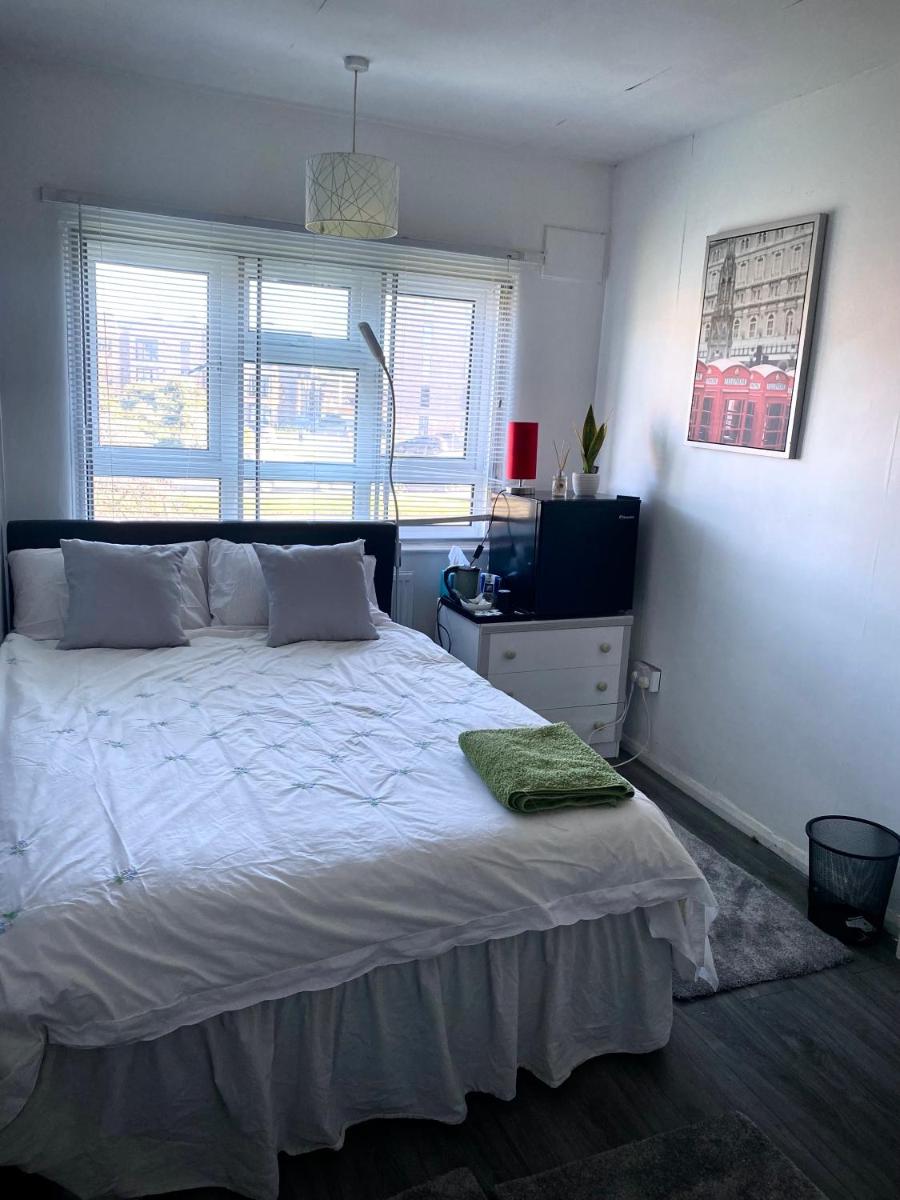 Newly furnished apartment home in Stretford - Housity