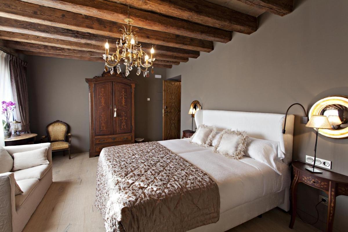 Cama o camas de una habitación en La Vella Farga Hotel