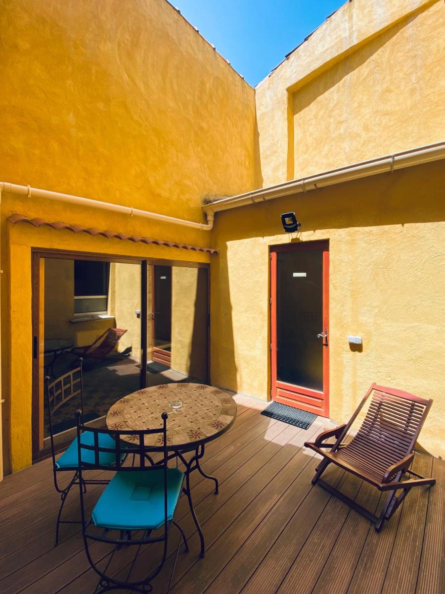 Terrasse ou espace extérieur de l'établissement Les Arcades Le Lion D'or