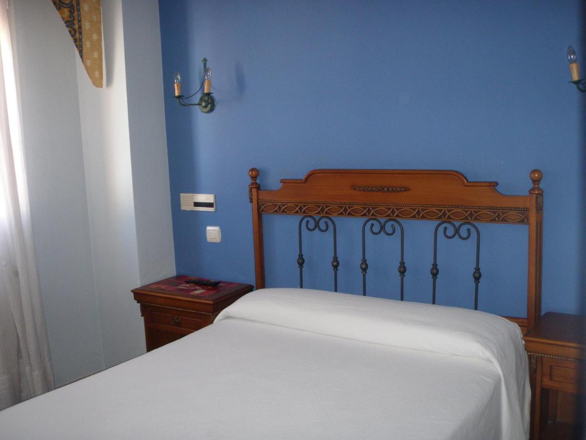 Hostal Pineda - Housity