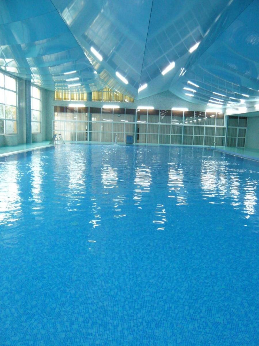 A piscina em ou perto de D. Afonso Hotel & SPA