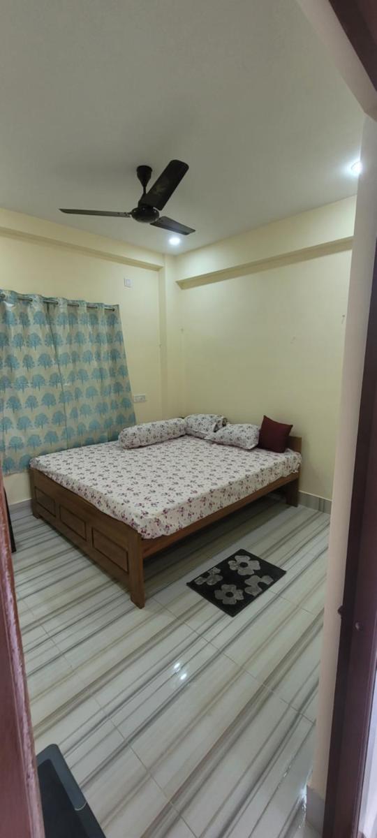 Gour Gadadhar Guest House - Housity