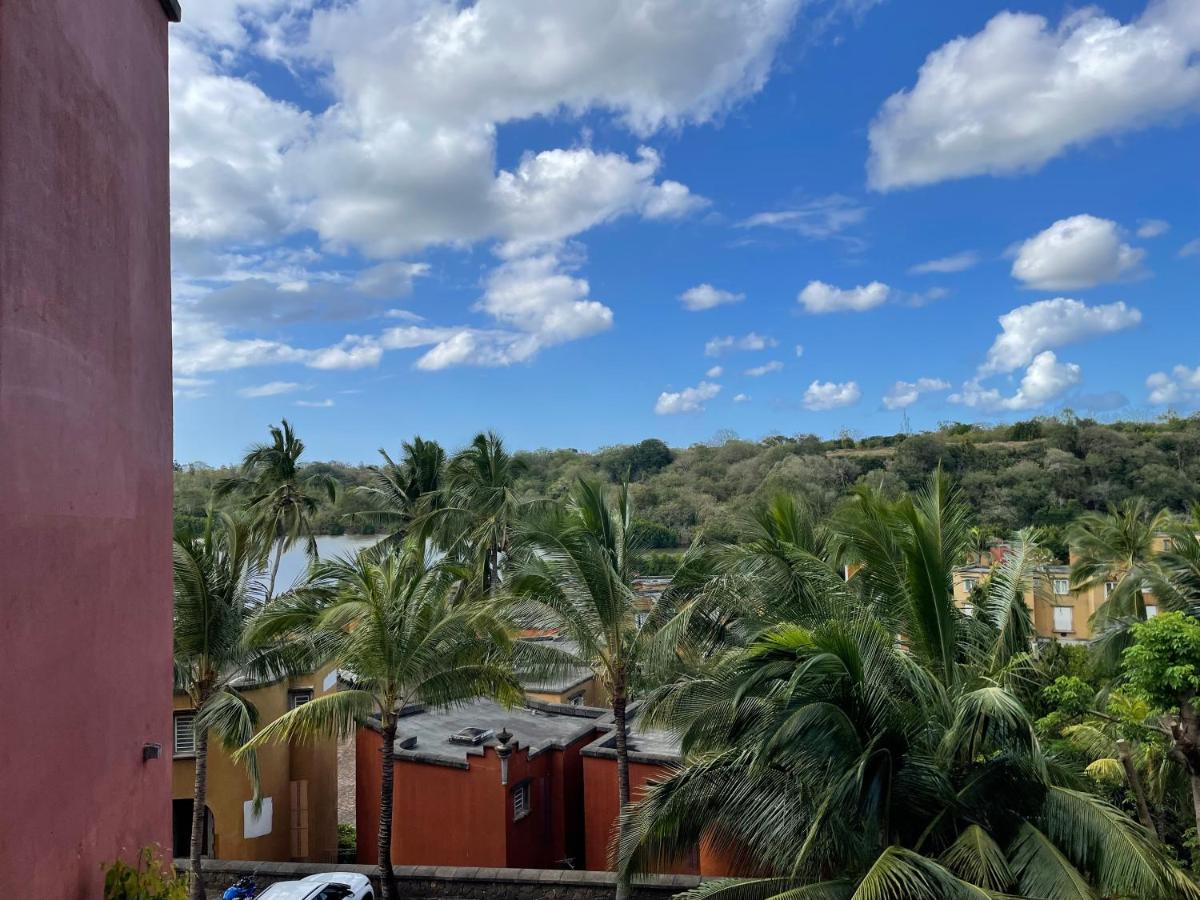 Picturesque Riverside 2-Bedroom Ensuite Villa in Port Chambly - Housity