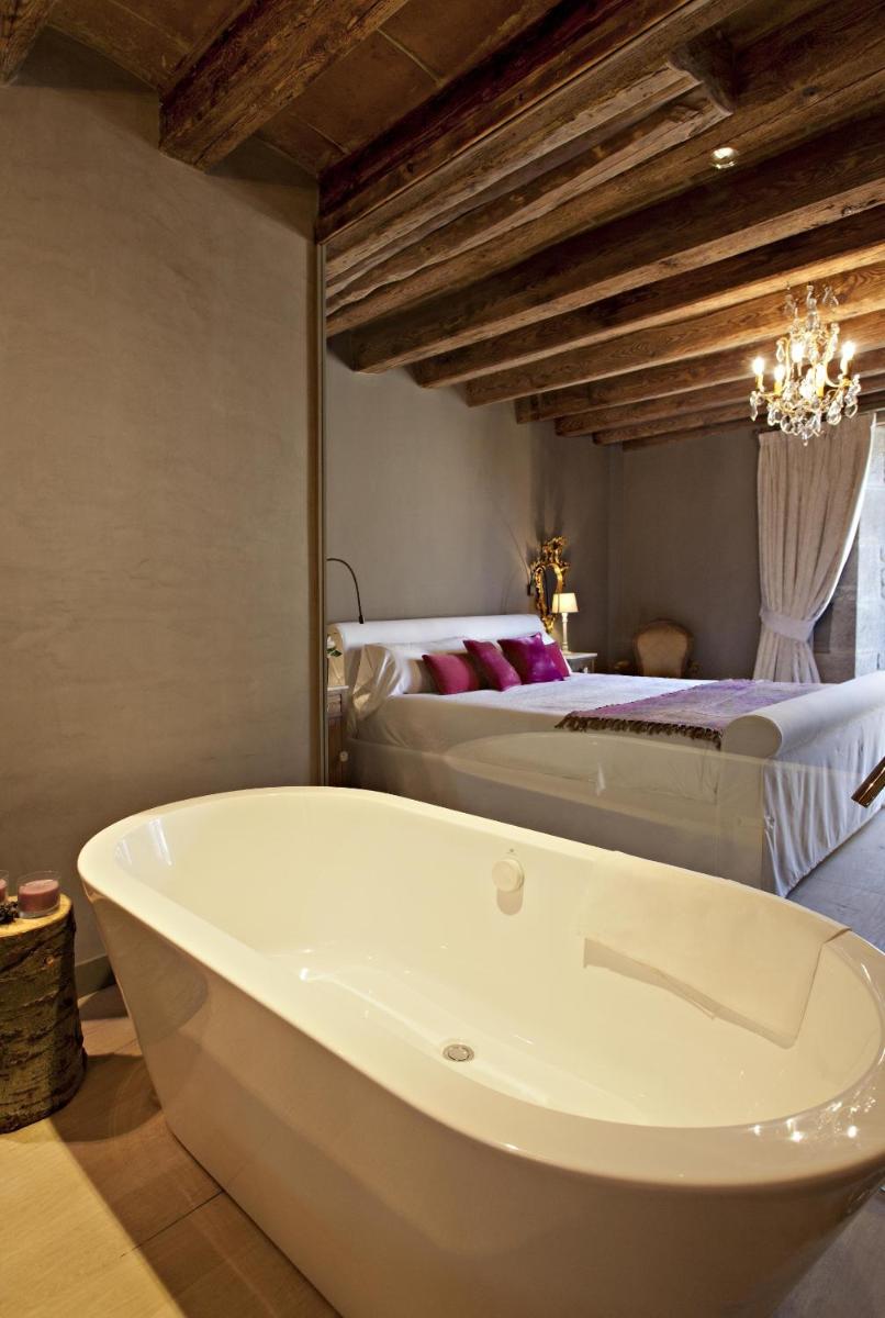 Cama o camas de una habitación en La Vella Farga Hotel