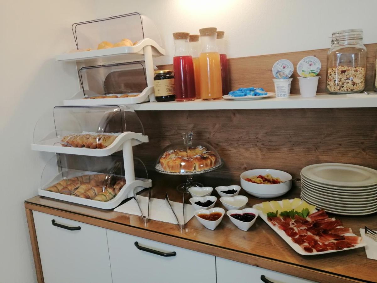 AFFITTACAMERE B&B MERCEDES - Housity