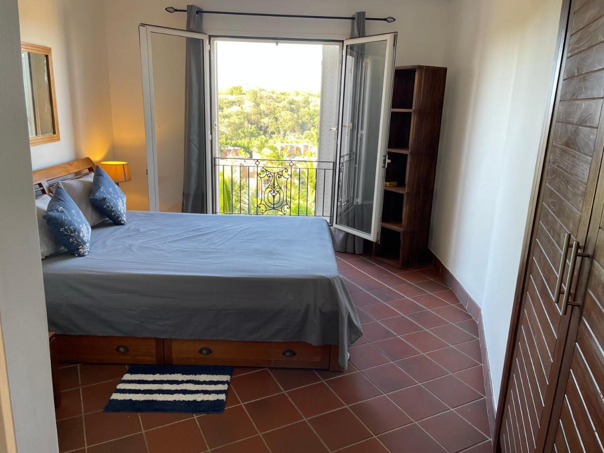 Picturesque Riverside 2-Bedroom Ensuite Villa in Port Chambly - Housity