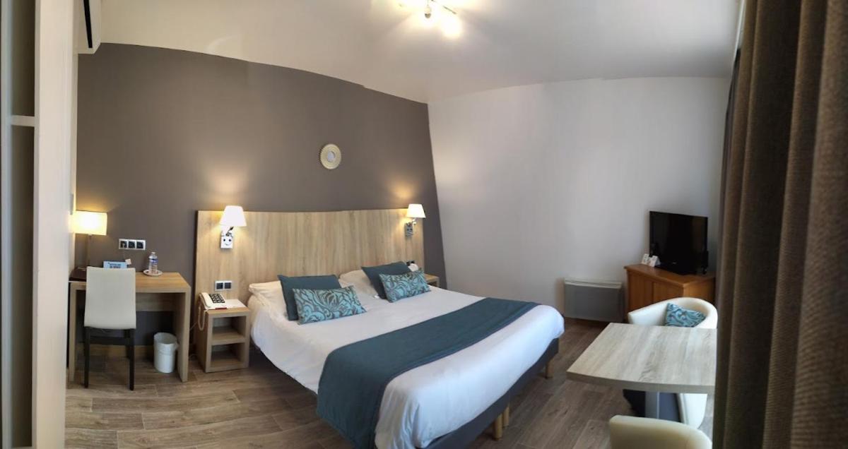 Un ou plusieurs lits dans un hébergement de l'établissement Logis Hôtel Notre-Dame - restaurant ouvert midi et soir sauf dimanche soir