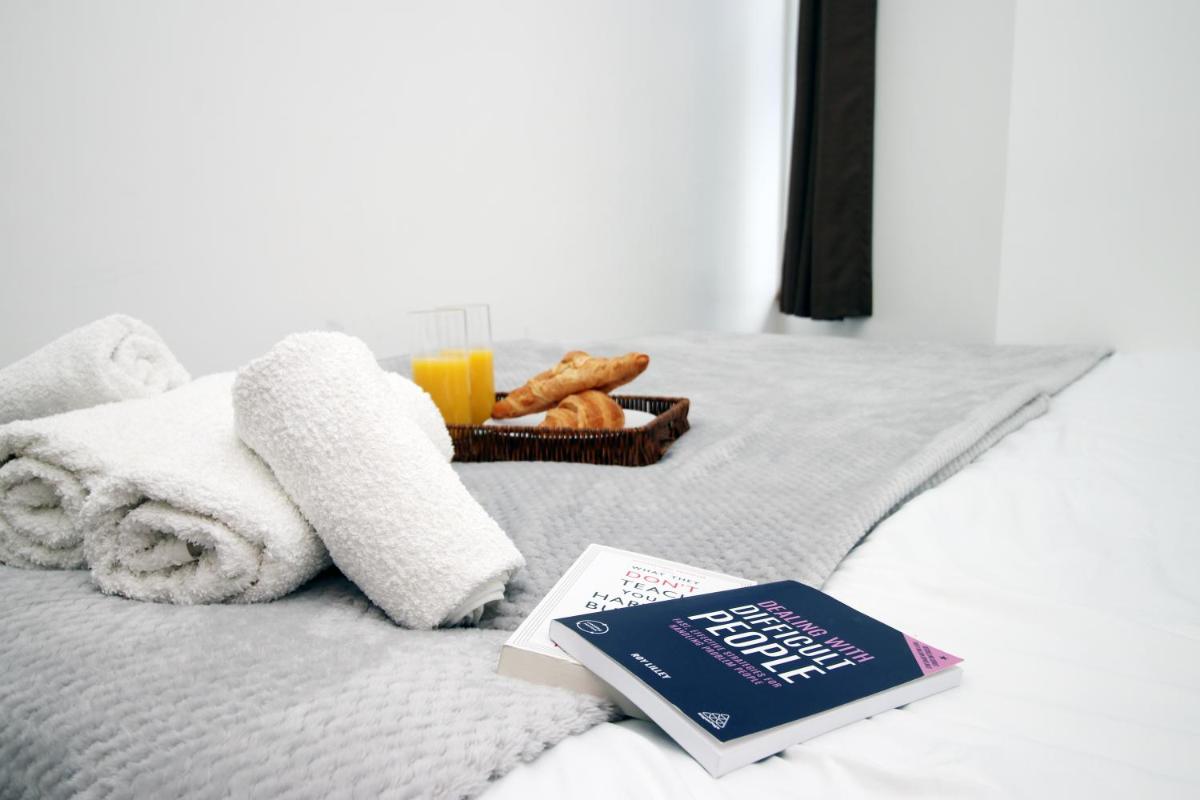 Perfectly Located City Centre Apartment, Free Parking, Cable TV and WI-FI - Housity