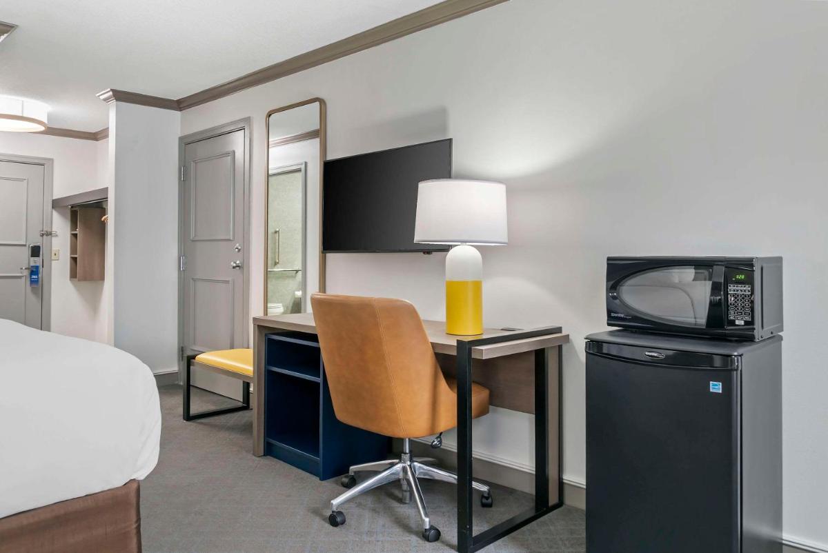 Comfort Inn Plainwell - Housity